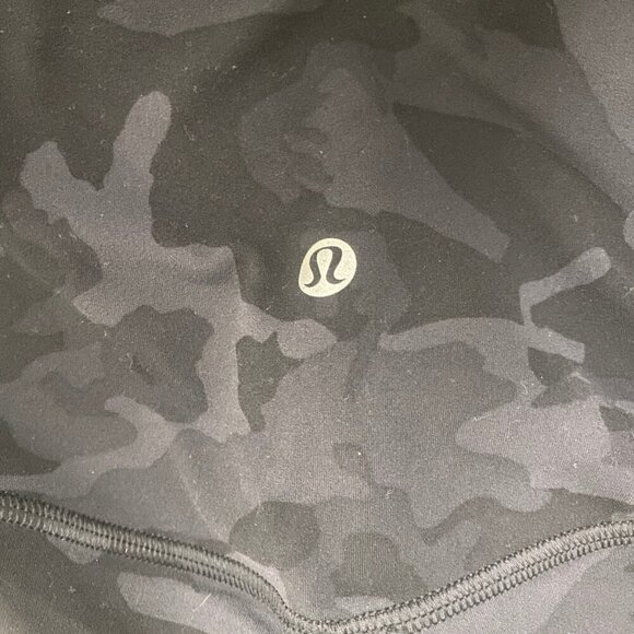 🖤 Lululemon Wunder Under High-Rise Crop 21" – Black Camo | Size 4 - Picture 8 of 8